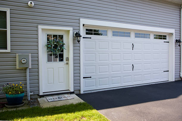 24/7 Emergency Garage Door Panel Replacement experts in Queen Anne, MD